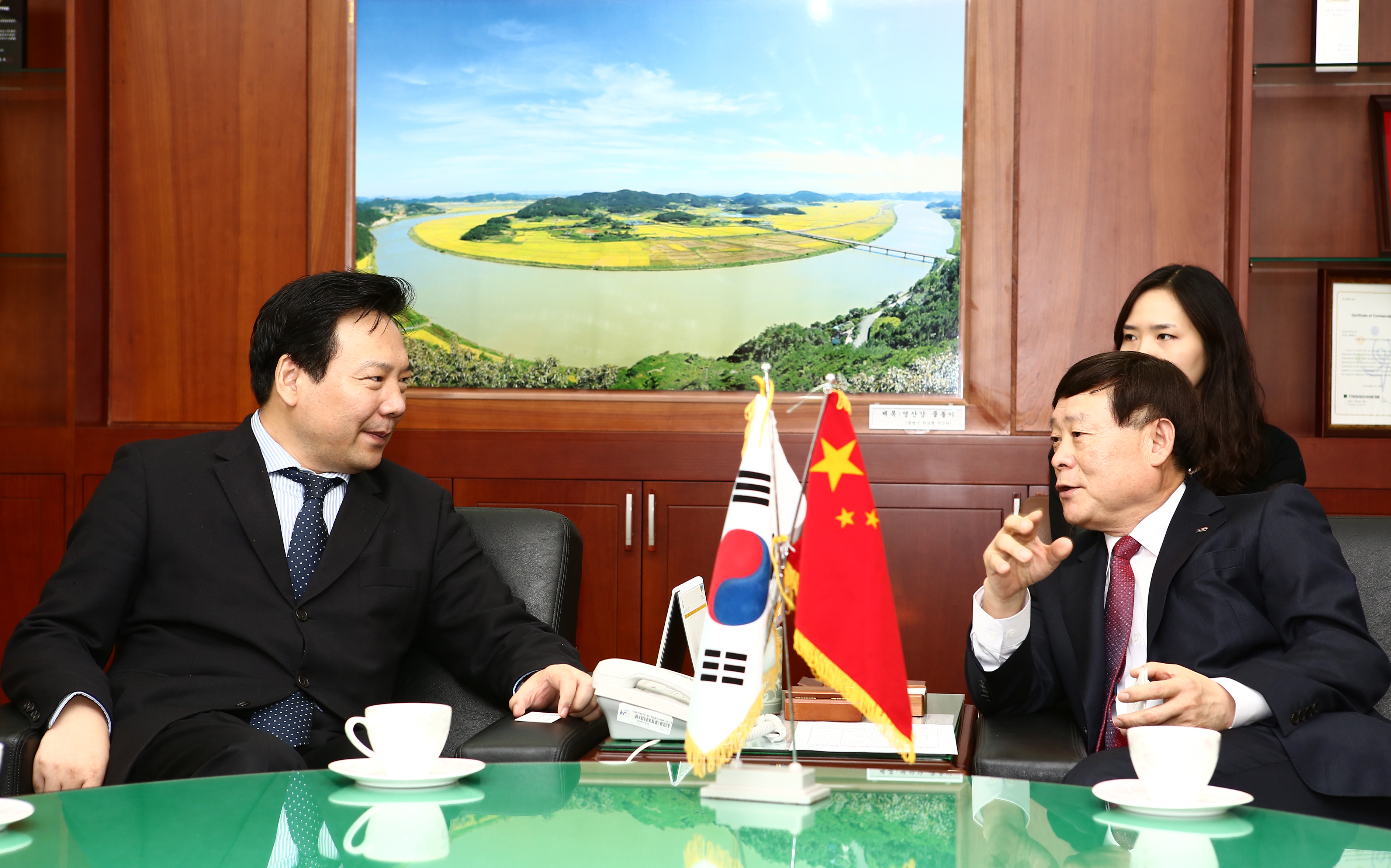 중국 인민대학총장 공사 방문